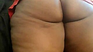 Super Thick Housewife Teasing Neighbors With Nasty Ass