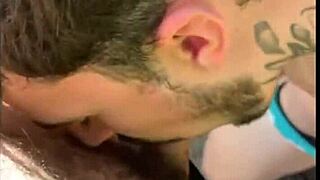 COMI UM DESCONHECIDO QUE ESTAVA BATENDO UMA NA TRILHA, PRIMEIRA VEZ COMO ESCRAVO ANAL