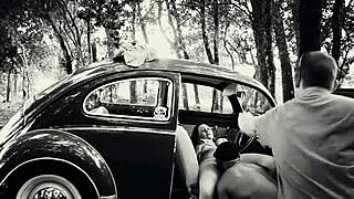 Dříve sex v retro fusce s interrasovým análním šukáním amatérů