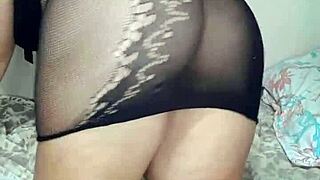 flashing pussy for leandro, hoping he sees my exhibitionist fun