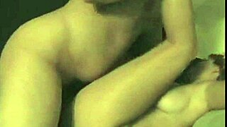 Divoké nadržané páry vášnivé webcam šukanie končí krémovým výstrelom.