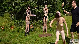 Močová fantazie s submisivní dívkou tančící pro drsný face fucking