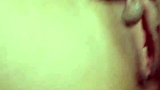 el vecino folla mi gran culo mientras me masturbo con vibrador