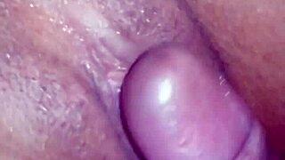 el vecino folla mi gran culo mientras me masturbo con vibrador