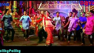 Kareena, check out my hottest navel and big tits!