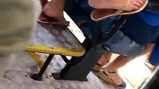 Novinha Do Pezinho Perfeito No Busão 1 Parte