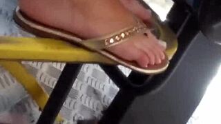 Novinha Do Pezinho Perfeito No Busão 1 Parte