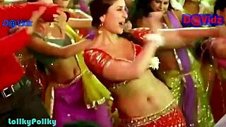 Kareena, check out my hottest navel and big tits!