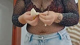 Fazendo Live Com Um Shorts Socado No Cu