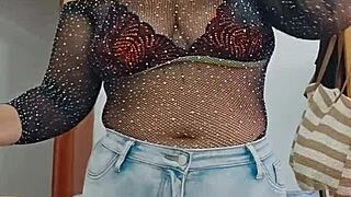 Fazendo Live Com Um Shorts Socado No Cu