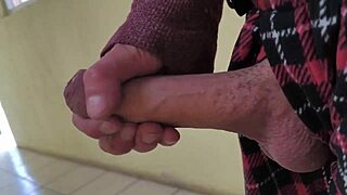 dick flash gran carga de semen arriesgando a qu� mis vecinas me vean en las escaleras