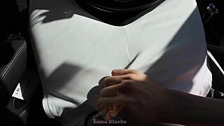 Morena cachonda folla conductor de taxi para pagar viaje.