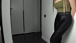 banging my curvy girlfriend in gym leggings after workout