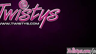 Karina White Masturbates in Jacuzzi!