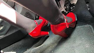 Pedal Pumping in Heels on the Way to Office Caught on Cam. Hidden View!