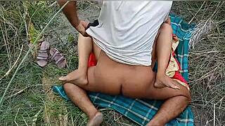 Outdoor Bangla Sexy Bhabhi Fucked In Tight Pussy?