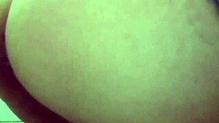 Meu amigo filmed me pissing in bar bathroom secretly.