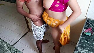 Zlobivá dcera služky novomanželka šukána v kuchyni