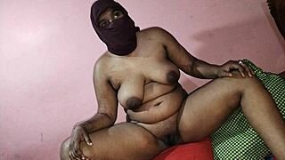 KOLKATA COLLEGE GIRL FINGERING MEDIUM SIZE PUSSY