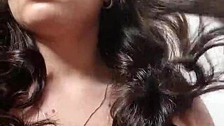 Eu me maquiando e arrumando o cabelo com tesão quero um safado para me comer e gozar dentro do meu cu.