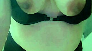 m0ondollyfree greets daddy in intriguing way