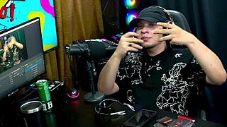 Victoria Camargo arrives in a sensual outfit and strips, making Ruan very horny in the podcast