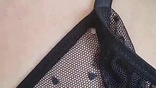 Eu me maquiando e arrumando o cabelo com tesão quero um safado para me comer e gozar dentro do meu cu.