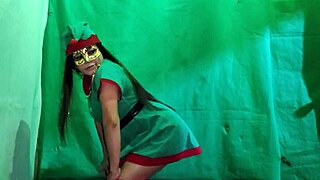 cochina duende hembra de la navidad espera la noche buena para encontrar un macho