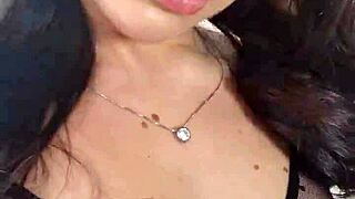 Eu me maquiando e arrumando o cabelo com tesão quero um safado para me comer e gozar dentro do meu cu.