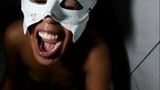 mijando na boca no corpo dentro no anus dando o c� e gozando horrores