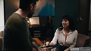 Milf pornstar licks and fingers pussy