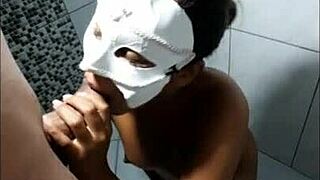 mijando na boca no corpo dentro no anus dando o c� e gozando horrores