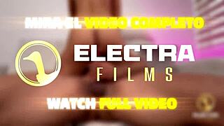 petite venezolana vende caramelos y limpia casa desnuda