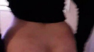 Cea mai bună iubită, cum de călărești curul atât de bine?