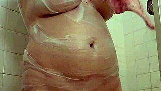 naked shower with domme mommy 😍