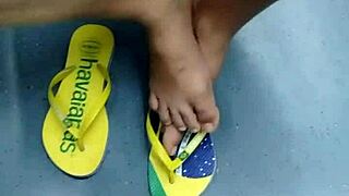 Candid Brazilian girl does shoeplay with flip flops I watch hidden