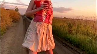 Elza Kom's Sexy Dance Performance