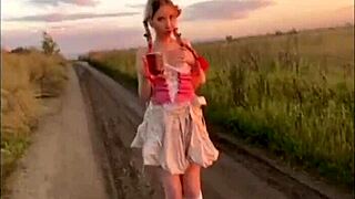 Elza Kom's Sexy Dance Performance