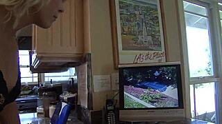 Housewife Fucks BBC While Husband at Work 😏