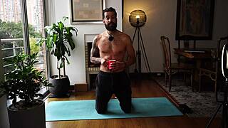 Latina blonde couple fucks quickly in bed.