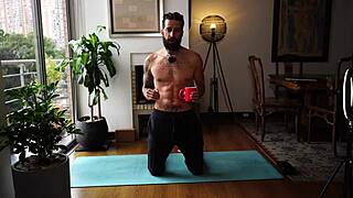 Latina blonde couple fucks quickly in bed.