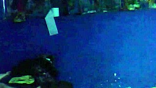 despu�s de la fiesta me escap� de casa para irme a follar al vecino