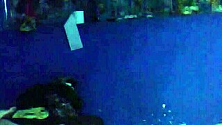 despu�s de la fiesta me escap� de casa para irme a follar al vecino