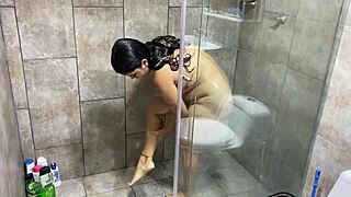 zoeyluna2 bathes and fucks her young stepmother secretly from father