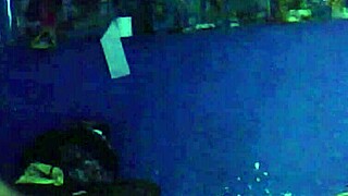 despu�s de la fiesta me escap� de casa para irme a follar al vecino