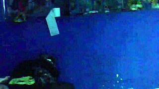 despu�s de la fiesta me escap� de casa para irme a follar al vecino