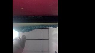 La atrevida le gusta la leche en el sapo hasta adentro sin condón en mi cuarto