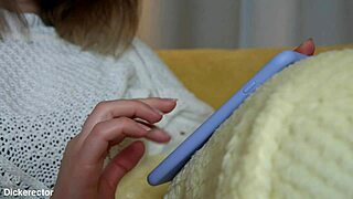 Bombshell Feels Squirting Orgasm at Doctor