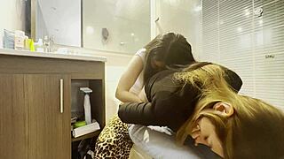 me folle a una amiga en el baño durante la fiesta de cumpleaños