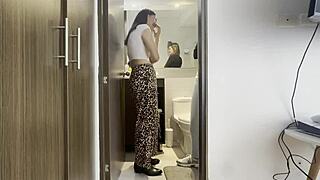 me folle a una amiga en el baño durante la fiesta de cumpleaños